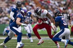 C罗焦点对战，Uzi与90激战雄鹿分钟，险胜胜负难料！比赛高潮迭起